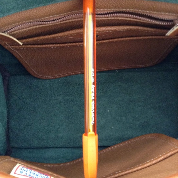 "HOST PICK" Dooney & Burke Vintage Leather Purse - Picture 4 of 6